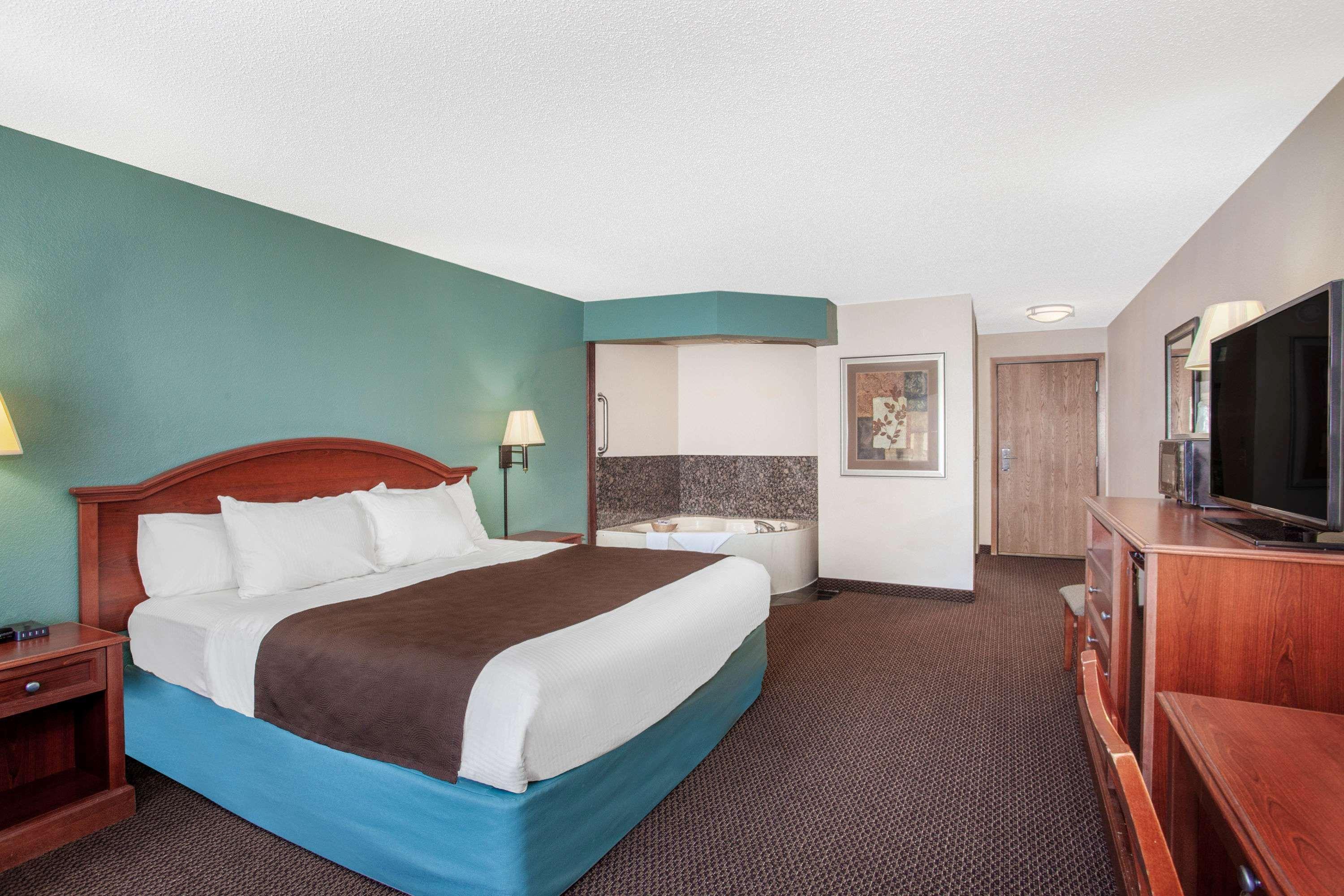 Americinn By Wyndham St. Peter Exterior photo
